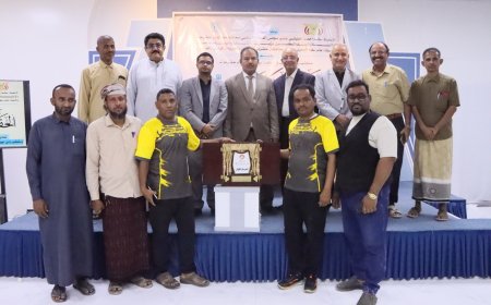 الوكيل العامري يكرم فريق نادي اتحاد حورة الثقافي ومنتخب حضرموت الوادي للكرة الطائرة