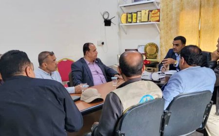 بتوجيه من الوزير السقطري.. المستشار الفني لوزارة الزراعة والأسماك يعقد اجتماع مع السلطة المحلية بمحافظة سقطرى