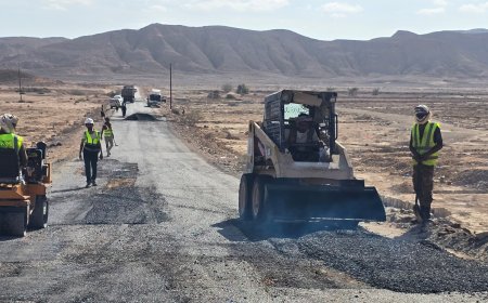 شبوة.. بتمويل من صندوق الطرق إعادة تأهيل وصيانة خط «النشيمة - عين بامعبد» والخط الفرعي لمدينة رضوم