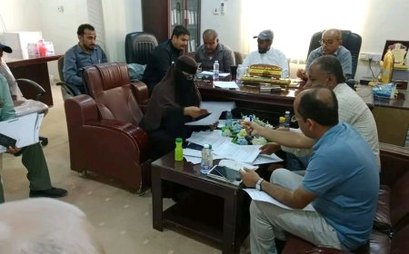 نائب مدير الصحة بالمهرة يستقبل الفريق الوزاري المكلّف بتقييم أداء الكوادر الطبية الأجنبية