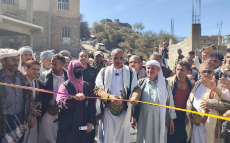 مؤسسة رسالتي لتنمية المرأة تسلّم مشروع إعادة تأهيل بئر عود لمدير عام مديرية المسراخ