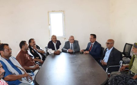 وكيل أول محافظة تعز يناقش أداء المكتب التنفيذي بمديرية الوازعية