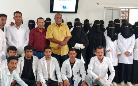 كلية ردفان الجامعية تطلق ورشة عملية لتعزيز مهارات طلاب المختبرات الطبية