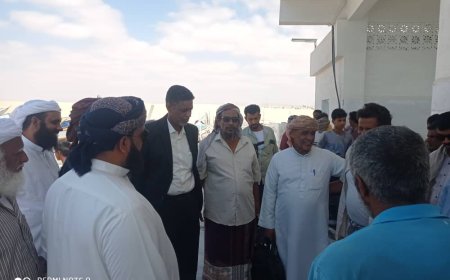 بحضور الأسد وحوري اجراء عملية الاستلام المبدئي لمشروع مركز الإنزال السمكي بصقر بمديرية حصوين في المهرة بدعم من برنامج الأمم المتحدة الإنمائي (UNDP ) 