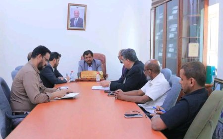 نيمر وقويزان يلتقيان رئاسة جامعة المهرة لمناقشة التحديات وتطوير الأداء الأكاديمي