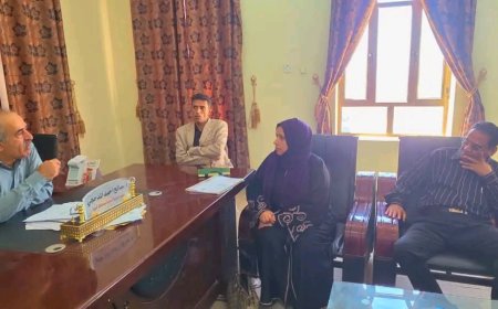 رئيس نيابة استئناف شبوة يبحث مع اللجنة الوطنية للتحقيق تعزيز العدالة وأوضاع السجناء بالسجن المركزي