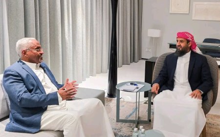 المحرّمي يلتقي وزير الإدارة المحلية ويطلع على خطط تعزيز أداء السلطات المحلية وتحسين الخدمات