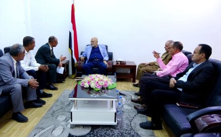 محافظ تعز يلتقي قيادة فرع نقابة الصحفيين ويوجّه بتوفير مقر للنقابة