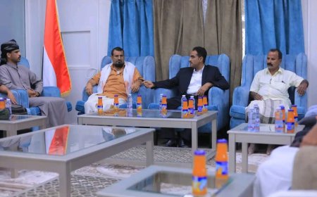 مدير عام مطار الغيضة الدولي يستقبل وفد قسم الإعلام بجامعة المهرة في زيارة استطلاعية