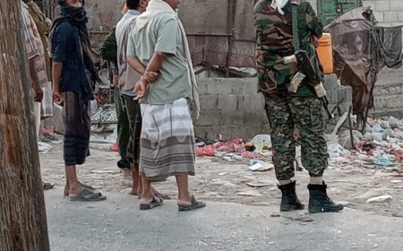 حملة أمنية لإزالة المفارش العشوائية وترتيب سوق مدينة المحفد