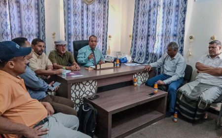 اجتماع موسع بمكتب هيئة المصائد السمكية بمحافظة سقطرى