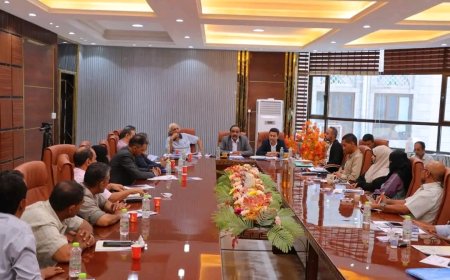 تنفيذية خور مكسر تناقش تقريري المالية والإعلام وتؤكد تعزيز الأداء المؤسسي