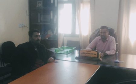 مدير عام سرار يناقش مع المدير التنفيذي لكهرباء المديرية وضع الكهرباء بما فيها مشاكل خطوط الشبكة 