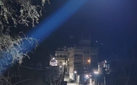 بدعم من رجل الأعمال محمد الجردمي.. إنارة طرقات قرن الضباب في منطقة رخمة بيافع رصد