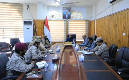 اللجنة الأمنية بوادي وصحراء حضرموت تناقش عدد من الملفات الأمنية والعسكرية وتؤكد على أهمية التنسيق المشترك بين كافة الأجهزة