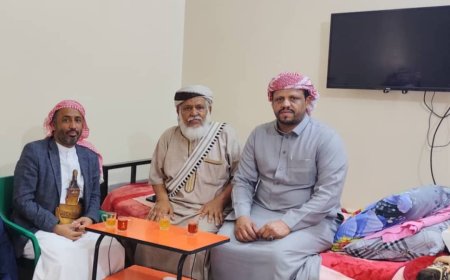 ​الشيخ بن حريز يطمئن على صحة الشخصية الاجتماعية المقدم مبارك بامزيود الحامدي