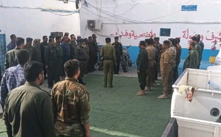 مدير أمن المكلا يحضر الطابور الأسبوعي ويؤكد على أهمية الانضباط والجاهزية العالية