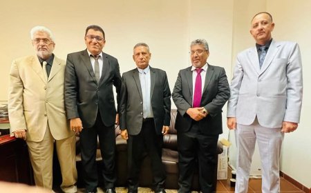 وزير التعليم العالي والبحث العلمي يتفقد أوضاع الملحقية الثقافية بالرياض ويشيد بالتسهيلات السعودية للطلاب اليمنيين