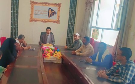 مدير إعلام أبين يناقش مع موظفيه خطة الأنشطة الإعلامية خلال شهر رمضان