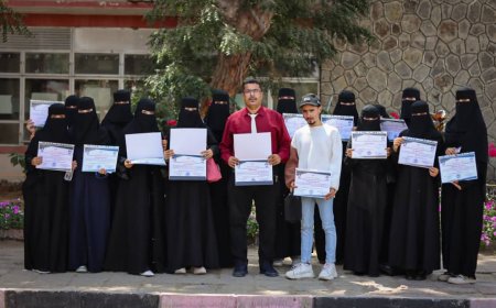 تقديرًا لجهودهم في تطوير المكتبة.. كلية التربية عدن تكريم عدد من الطلاب