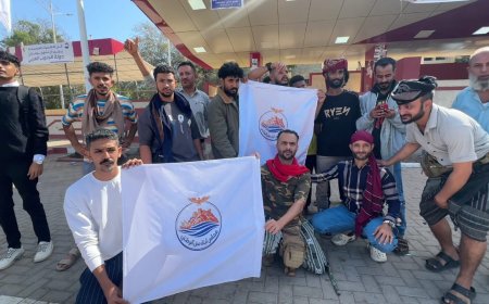 عدن تشهد وقفة احتجاجية لأبناء المحافظة للمطالبة بحقوقهم المشروعة