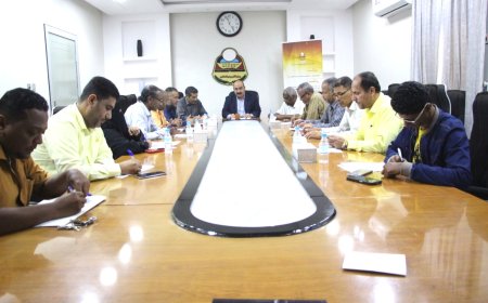 اللجنة الفرعية للاختبارات بمكتب تربية حضرموت الساحل تعقد اجتماعها الدوري لمناقشة الإعداد والتحضير لاختبارات شهادة الثانوية للعام الحالي 