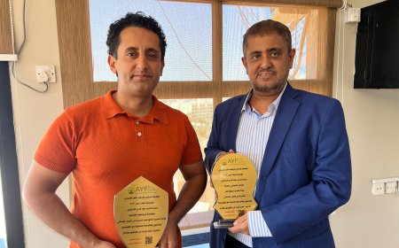 مؤسسة شباب أبين تكرم منتدى التنمية السياسية ومؤسسة برجهوف الألمانية بدرعها التذكاري