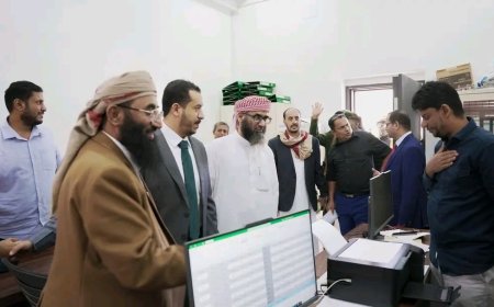 وزير الأوقاف والإرشاد يتفقد سير العمل في قطاعات الوزارة بالعاصمة عدن