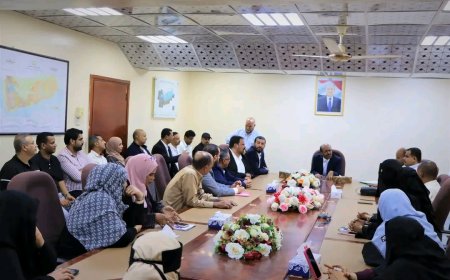 وزير النفط والمعادن الدكتور محمد بامقاء يترأس الاجتماع الأول لمدراء عموم وموظفي ديوان الوزارة