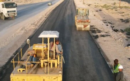 شق وتوسعة وسفلتة مدخل مدينة ومنفذ شحن.. إنجاز 6 كيلومترات من إجمالي 9.8 كيلومترات