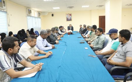 الوزير البكري يلتقي موظفي الديوان العام بعدن ويستعرض أولويات المرحلة المقبلة