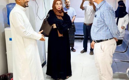 مدير صحة عدن يدشن المخيم الطبي المجاني للأمراض المزمنة في مركز توفارما الطبي بصيرة