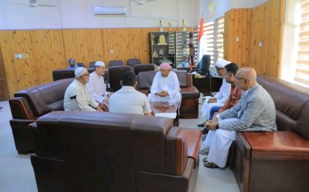 الوكيل بارباع يبحث مع غرفة تجارة وصناعة وادي حضرموت تنسيق الجهود لضبط الأسعار ومعالجة معوقات التصدير