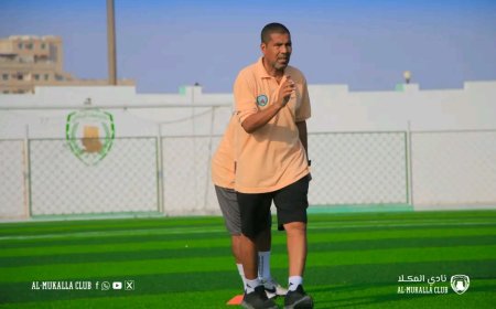 نادي المكلا يجدد تعاقده مع المدرب القدير أنور عاشور لقيادة الجهاز الفني لفريق القدم بالنادي