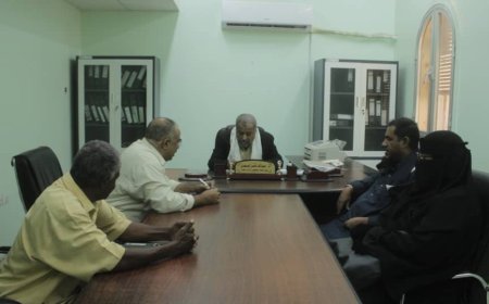 وكيل محافظة أبين ومدير الخدمة المدنية يتفقدان سير العمل في هيئة مستشفى الرازي والمرافق الحكومية بخنفر