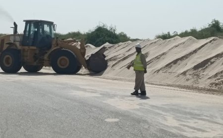 مدير عام رضوم يثمن الدور المجتمعي لشركة الغاز في تأمين الخط الدولي بمنطقة فرجومة - بالحاف