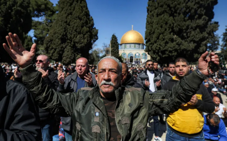رغم القيود.. 80 ألف مصل يؤدون أول جمعة من رمضان في المسجد الأقصى