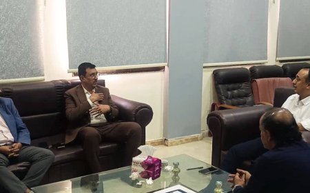 مدير عام صحة عدن يناقش مع مدير عام الخدمات الطبية بوزارة الصحة ترتيبات أفتتاح مستشفى الأورام بعدن
