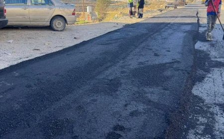 تدشين أعمال إسفلتية عاجلة بسوق السلام في يافع لتعزيز السلامة المرورية وفك الاختناقات