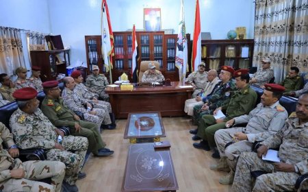 قائد محور تعز يجتمع برؤساء الشُّعب لتقيم سير تنفيذ المهام خلال شهر رمضان