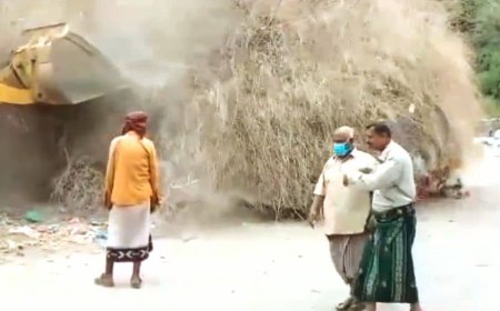 بتوجيهات مدير عام صحة عدن..حملة نظافة موسعة وإزالة المخلفات في ساحة مستشفى الصداقة