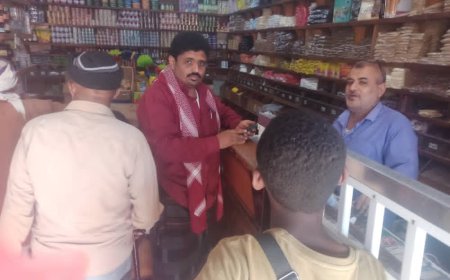 مدير مكتب الصناعة والتجارة بزنجبار ينفذ نزولًا ميدانيًا لسوق المدينة لمراقبة أسعار السلع