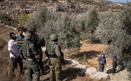 إحراق مسجد واعتقالات واسعة في الضفة الغربية.. تصاعد هجمات المستوطنين واقتحامات الاحتلال