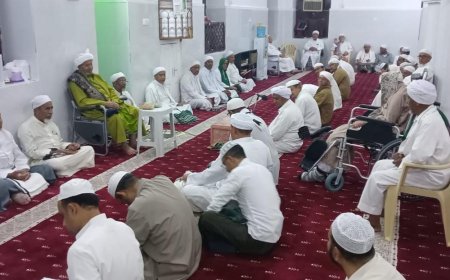 في الليلة السابعة .. منطقة شعب أحمد مديرية شبام تشهد ختم القرآن بمسجد الإمام علي