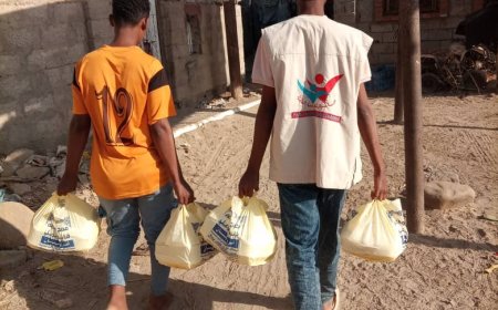 بدعم فاعل خير وتنفيذ مؤسسة شباب للتنمية الشاملة.. مؤسسة العلا توزع 70 وجبة إفطار صائم للأسر الفقيرة في حصن شداد بزنجبار