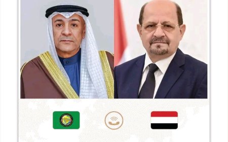 رئيس الوزراء وزير الخارجية يجري اتصالاً هاتفياً مع أمين عام مجلس التعاون لدول الخليج العربية