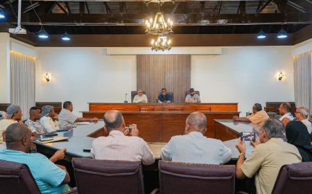 وكيل أول محافظة عدن يعقد اجتماعًا لمناقشة الأوضاع الخدمية في مديرية صيرة