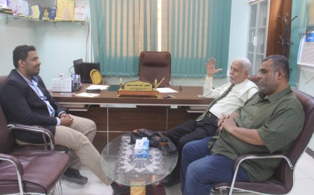 بحث تعزيز الشراكة العلمية والخدمية بين مكتب الصحة بساحل حضرموت وجامعة العرب 