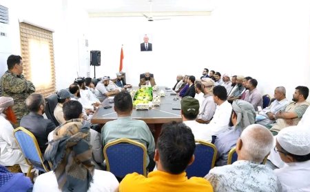 وزير الأوقاف يترأس اجتماعًا موسعًا لقيادة وموظفي الوزارة بالعاصمة عدن