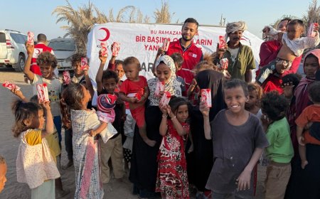بتمويل من الهلال الأحمر التركي.. توزيع 1000 وجبة إفطار صائم في محافظتي عدن ولحج